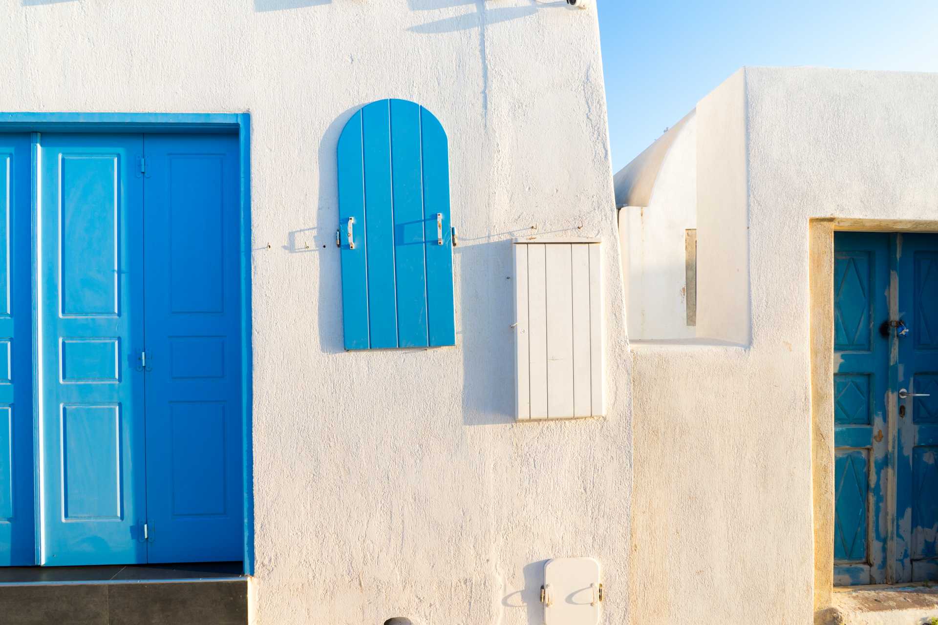 loving-the-blue-accents-in-santorini-with-the-whit-2021-08-30-04-48-12-utc
